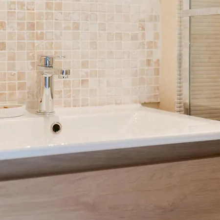 Daire Renove Avec Gout Et Idealement Situe A Deux Pas Du Remblai Les Sables-dʼOlonne