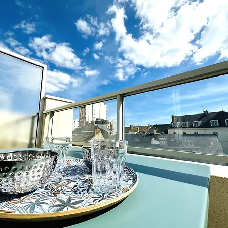 Renove Avec Gout Et Idealement Situe A Deux Pas Du Remblai Daire *