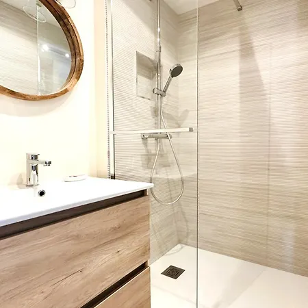 Rénové Avec Goût Et Idéalement Situé à Deux Pas Du Remblai Les Sables-dʼOlonne