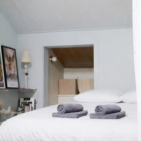 Renove Avec Gout Et Idealement Situe A Deux Pas Du Remblai *