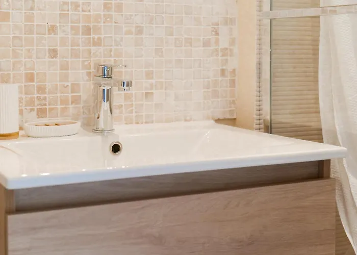 公寓 Renove Avec Gout Et Idealement Situe A Deux Pas Du Remblai 莱萨布勒-多洛讷