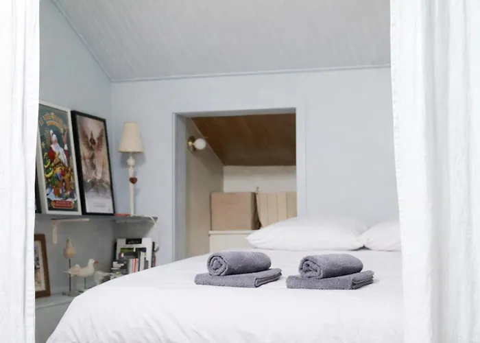 Renove Avec Gout Et Idealement Situe A Deux Pas Du Remblai *